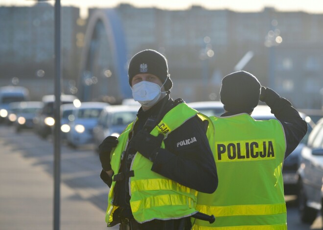 Pieteikšanās īpašai Baltijas valstu transportlīdzekļu kolonnai Polijas teritorijas šķērsošanai jāveic tuvākās stundas laikā