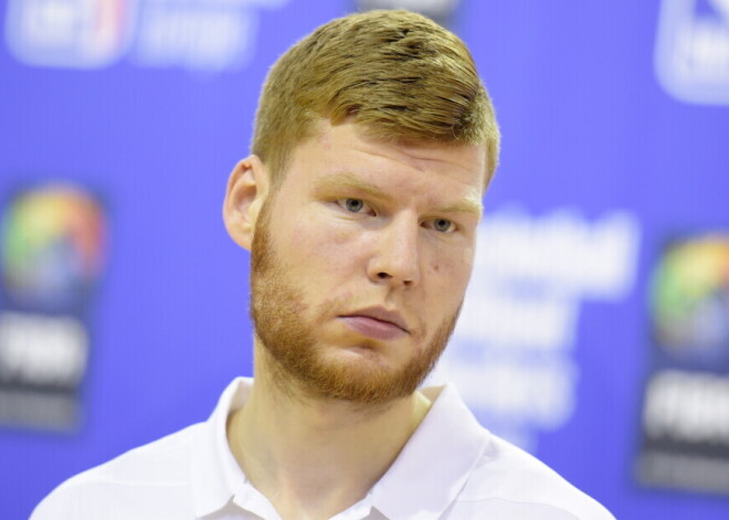 Баскетболист Бертанс стыдит airBaltic за повышение цен на фоне Covid-19: комментарий авиакомпании