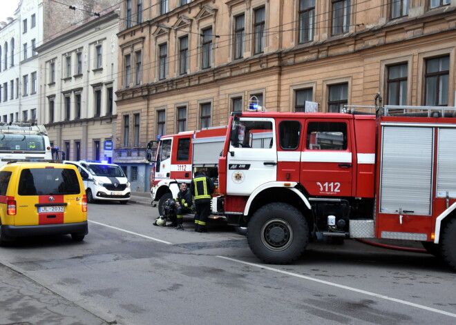 Par krāpšanu un dienesta viltojumu mantkārīgā nolūkā aizturētas trīs VUGD amatpersonas