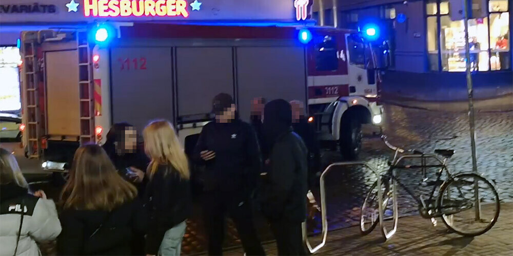 VIDEO: "Hesburger" restorānā Vecrīgā izcēlies ugunsgrēks, kas veiksmīgi likvidēts
