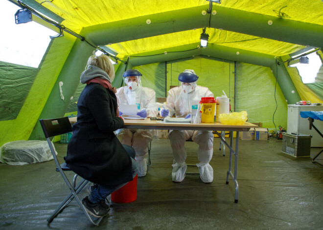 Открыт мобильный пункт приема анализов на Covid-19 возле Бикерниекской трассы в Риге