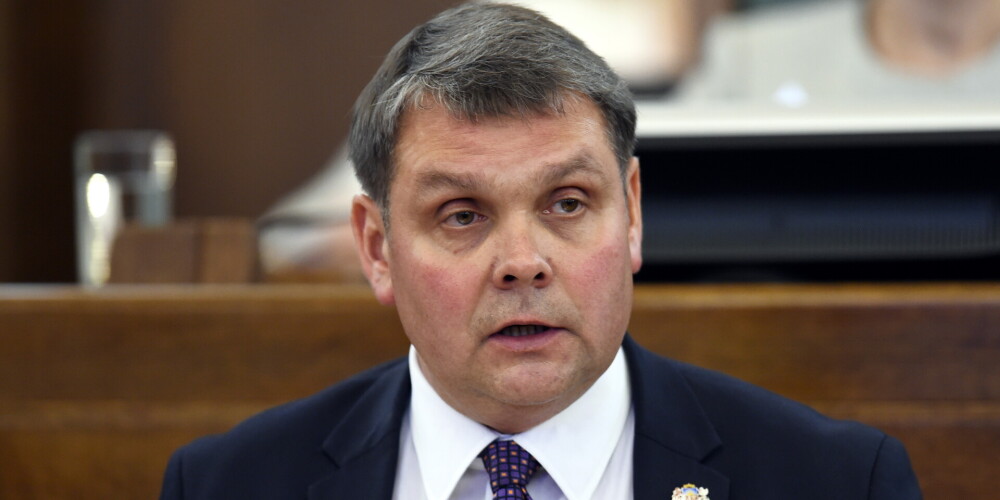 Politiķis norādīja, ka pauž savu personīgo viedokli un, kā tālāk rīkoties, vēl kopīgi spriedīs JV frakcijā.