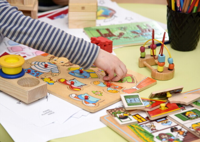 В связи с заболеванием мамы одного из воспитанников закрывается детский сад "Bitīte" в Катлакалнсе