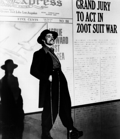 • Американский актер и режиссер Эдвард Джеймс Олмос в образе zoot suit, 1981