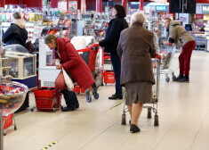 Papildus drošības pasākumi "Covid-19" ierobežošanai tirdzniecības centra "Alfa" veikalā "Rimi".