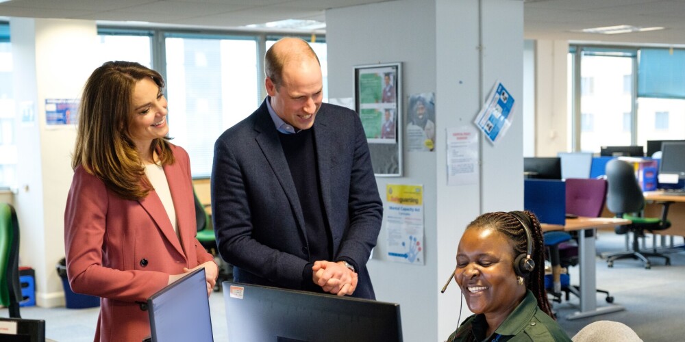 Герцогиня Кэтрин и принц Уильям посетили центр службы скорой помощи