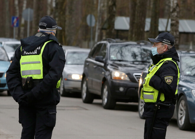 Policija skaidro, kā tiek kontrolēti pašizolācijas neievērotāji