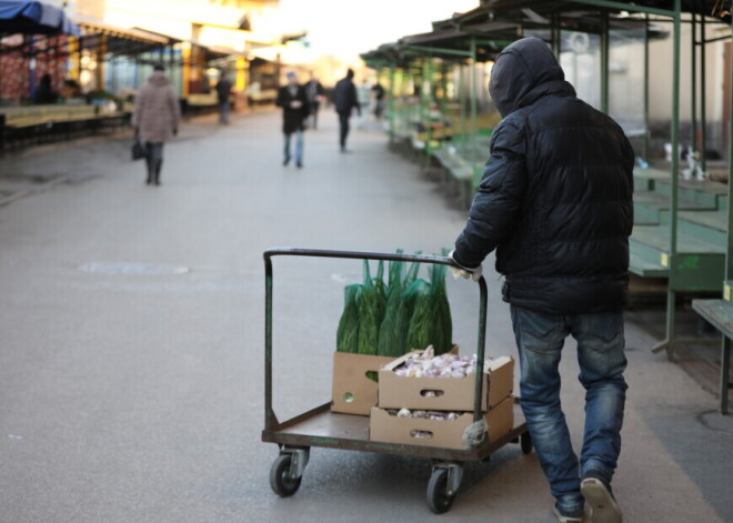 Треть трудящихся в пострадавших от кризиса отраслях получают меньше «минималки»