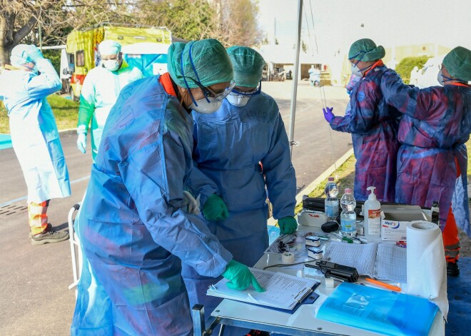 Ķīnā diennakts laikā visi jaunie Covid-19 gadījumi tikuši "importēti"