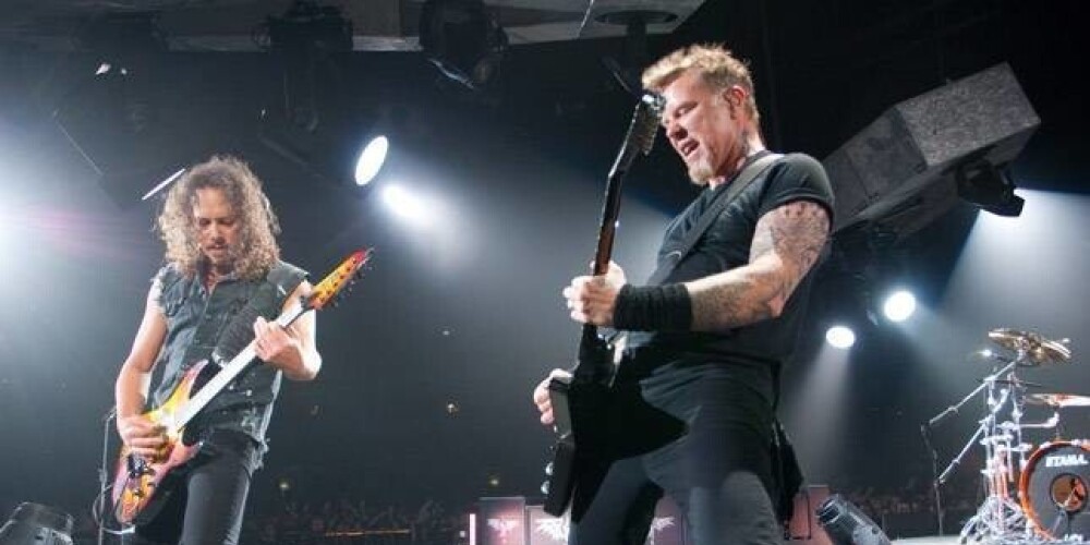 "Metallica" saviem mājās sēdošajiem faniem piedāvā internetā par velti lūkot grupas labākos koncertus