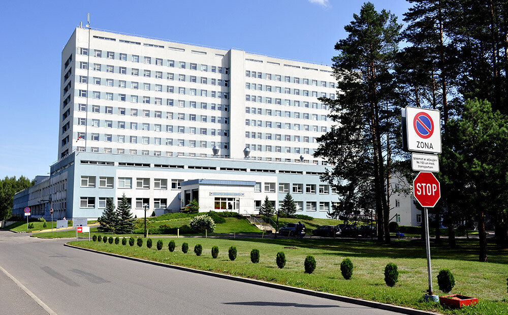Daugavpils slimnīca pati sākusi aizsargmasku šūšanu