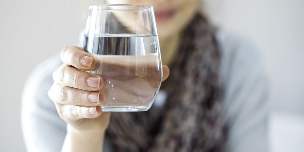 Почему сегодня надо пить как можно больше воды: обычаи и приметы на 26 марта