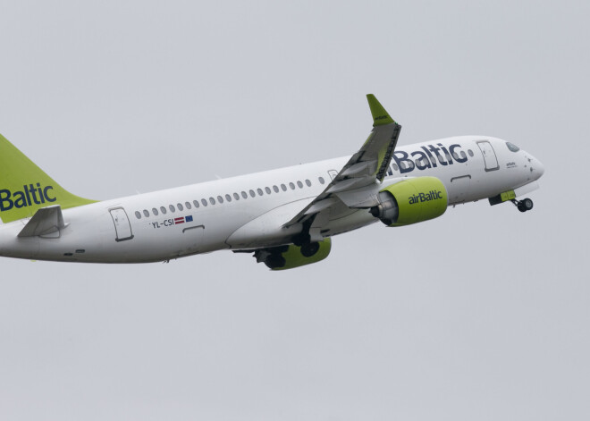 Ar privātpersonas apmaksātu "airBaltic" reisu šovakar no Ukrainas Latvijā atgriezīsies 40 Latvijas un Lietuvas valstspiederīgie