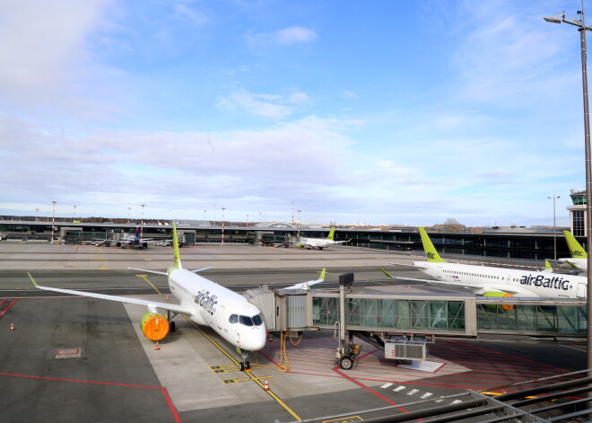 Частное лицо из Латвии оплатило рейс airBaltic с Украины с 40 жителями Латвии и Литвы