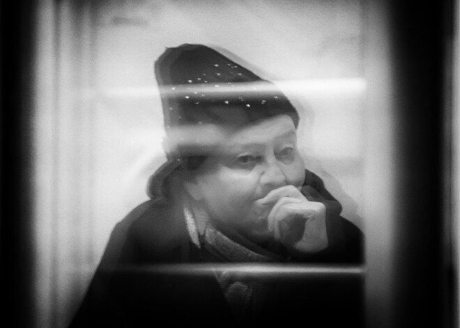 Не смотрите на свое отражение в зеркале до захода солнца: обычаи и приметы на 27 марта