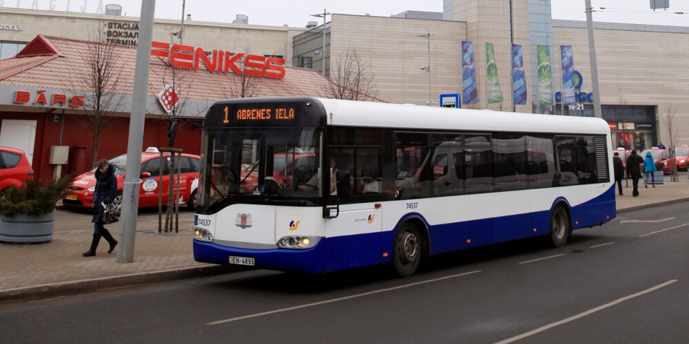 "Rīgas satiksmes" autobusi repatriantus mājās nogādās tikai Rīgas robežās