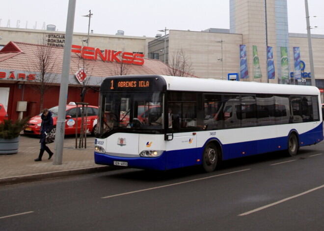 С некоторыми исключениями отменены скидки на проезд в рижском общественном транспорте