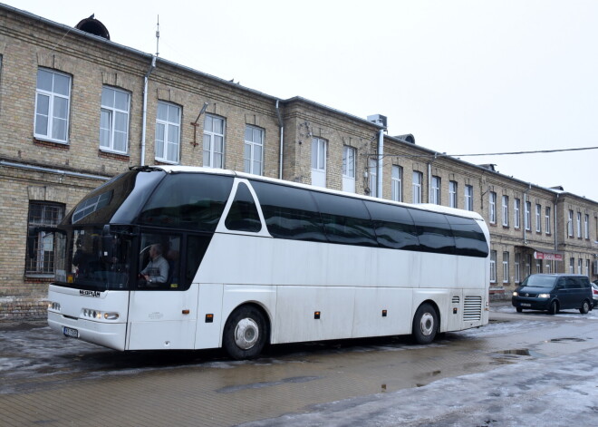 Saistībā ar pāreju uz vasaras laiku šonakt tiks mainīti atsevišķu autobusu kursēšanas laiki