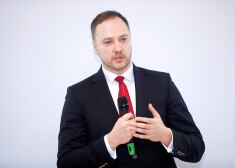 Ministrs uzsver, ja būtu ieviesta pilna karantīna, mēneša laikā būtu iespēja "pārgrupēties" - iegūt un apkopot datus par inficētajām personām, kā arī apturēt tālāku vīrusa masveida nekontrolētu izplatīšanos.
