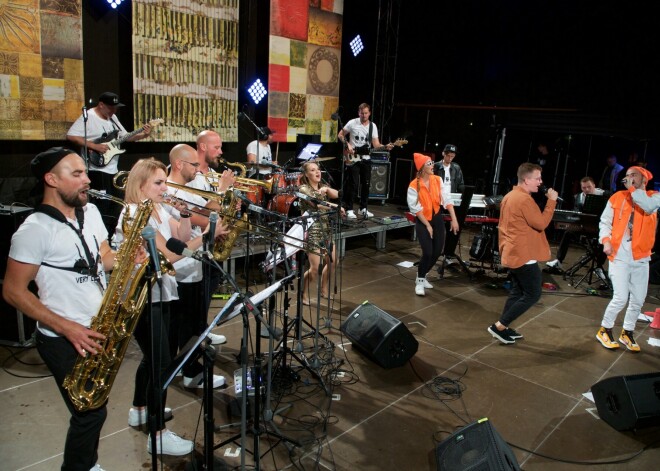 "Very Cool People" kopā ar Edavārdiem, ansi un Kristīni Prauliņu izdod jaunu albumu