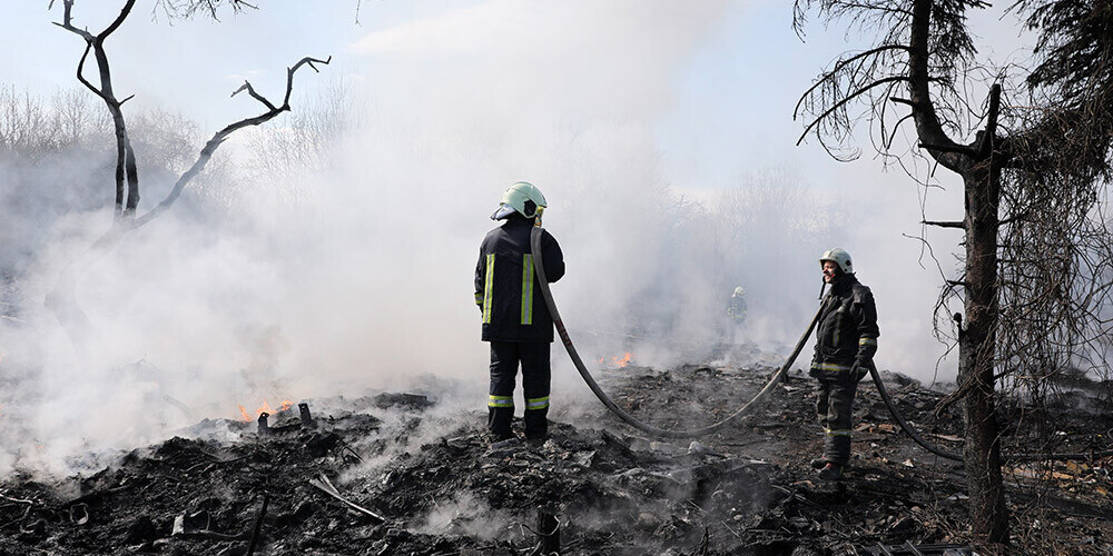 Lokalizēts atkritumu izgāztuves ugunsgrēks pie Daugavgrīvas šosejas
