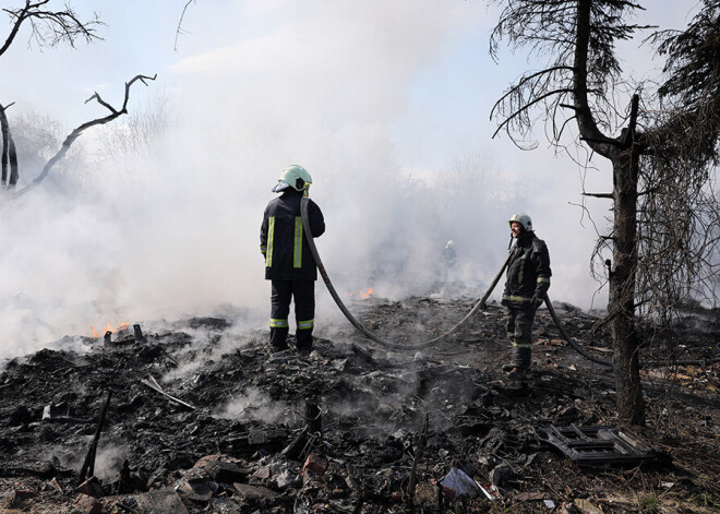 Lokalizēts atkritumu izgāztuves ugunsgrēks pie Daugavgrīvas šosejas