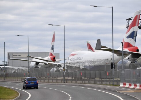 Arodbiedrība, kas pārstāv tūkstošiem "British Airways" darbinieku, paziņoja, ka ir "panākusi vienošanos ar uzņēmumu", ka tiks izmantota valdības atbalsta programmas versija aptuveni 28 000 darbinieku, kas garantē 80% algu apjoma, lai izvairītos no darbinieku atlaišanas.