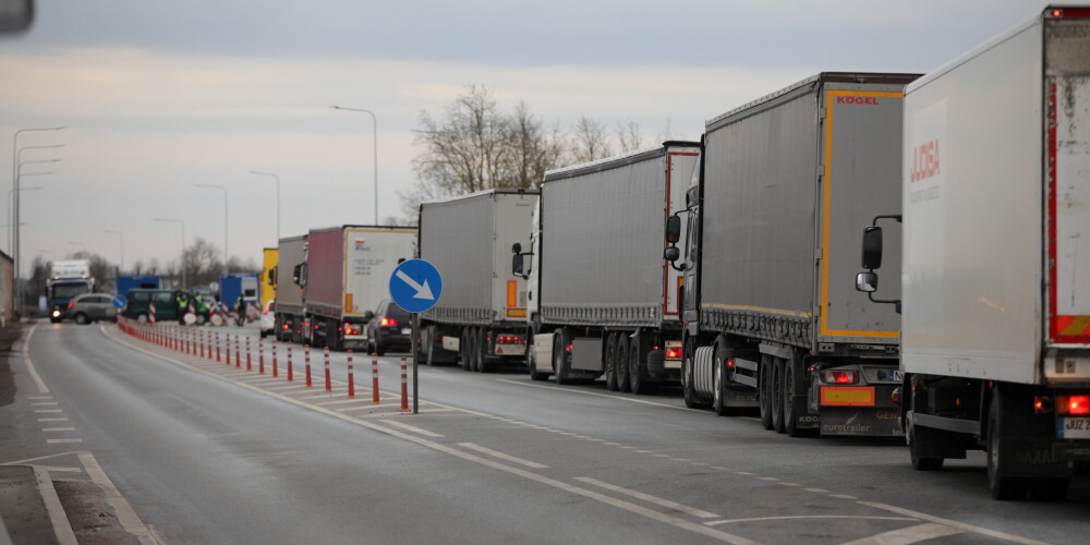 Pie Latvijas un Lietuvas robežas atkal izveidojusies kravas automašīnu rinda