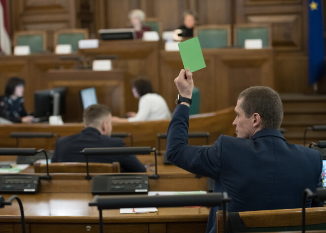 Pieņem izmaiņas tiesiskās aizsardzības procesā un maksātnespējas saistību dzēšanas procedūrā