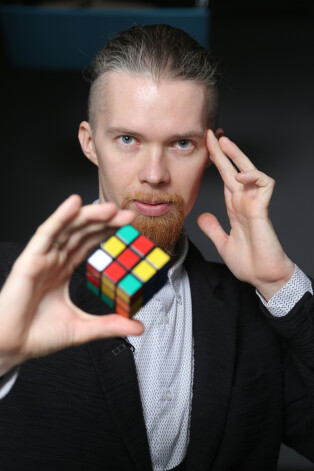 Burvju mākslinieks Valdemārs Weiss.