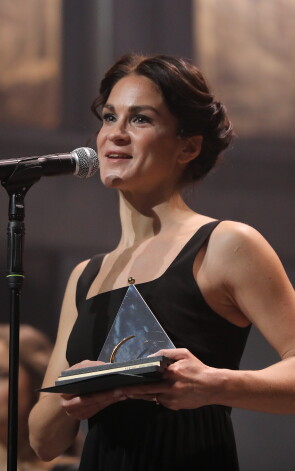 "Spēlmaņu nakts" balvas nominācijā "Gada aktrise" saņēmēja Dailes teātra aktrise Ilze Ķuzule-Skrastiņa par Solanžas lomu izrādē "Kalpones", Abigailas Viljamsas lomu izrādē "Salemas raganas" un par Lulū lomu izrādē "Lulū" balvu pasniegšanas ceremonijā Dailes teātrī.