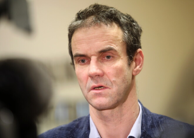 Infektologs Uga Dumpis brīdina par Covid-19 pēdējā laika tendencēm