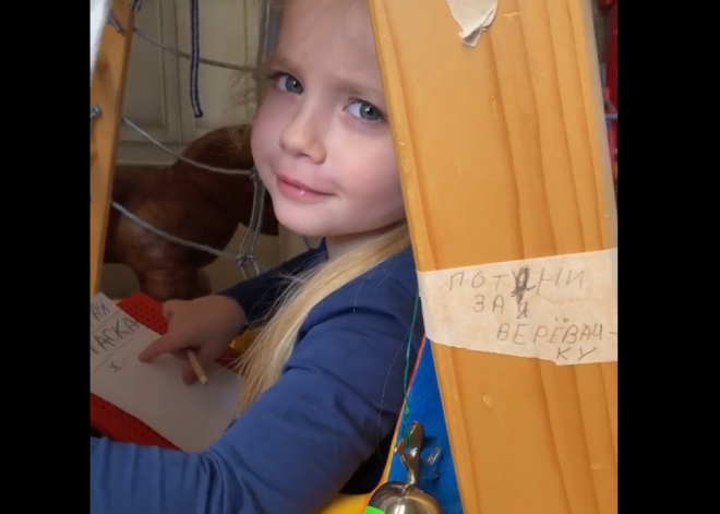 "Нет входов никому": на новом забавном видео дочь Максима Галкина запретила отцу снимать ее