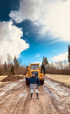Intars Busulis pašizolācijas dienas pavada Ģibuļos, kas ir netālu no viņa dzimtajiem Talsiem.