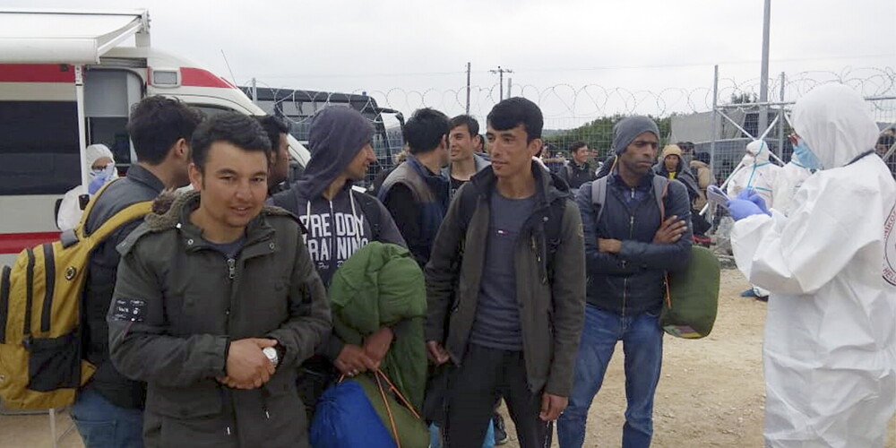 Vēl vienai migrantu nometnei Grieķijā noteikta 14 dienu karantīna