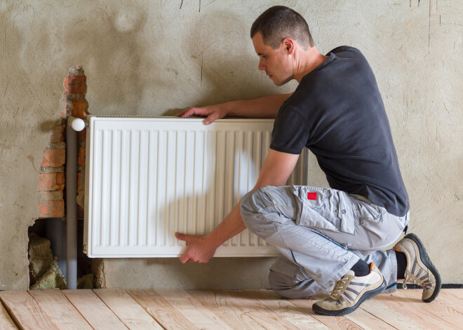 Ar kaimiņu parakstiem nepietiek! Daudzdzīvokļu nama iemītniekam piespriež sodu par radiatoru noņemšanu