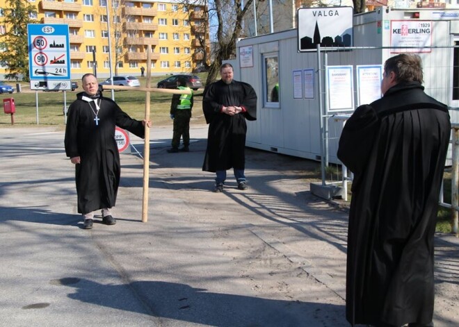 Kā pēc robežas slēgšanas dzīvo Valkā/Valgā? Cilvēkiem liedz šņabi un suši, bet strādāt atļauj bez 14 dienu pašizolācijas 