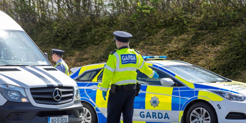 Īrijā karantīnas režīma nodrošināšanai uz ceļiem izvieto policijas posteņus