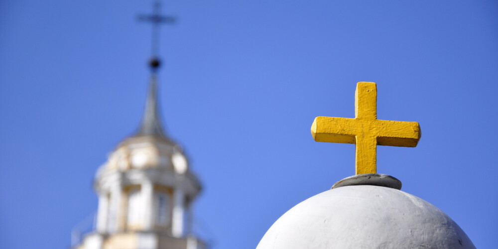 Romas katoļu baznīca lūdz Lieldienu dievkalpojumos piedalīties no mājām