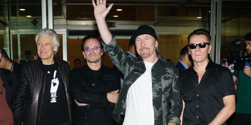 U2 ziedojusi desmit miljonus eiro cīņai ar koronavīrusu Īrijā