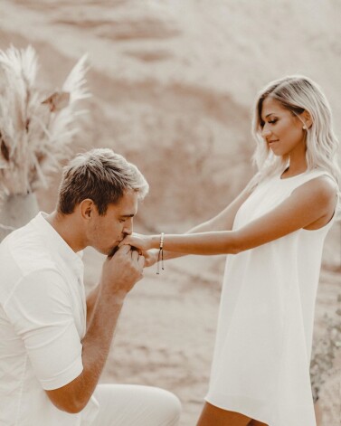 Rolands Freimanis Kristiju Žizņevsku bildināja 2019. gada 1. augustā.