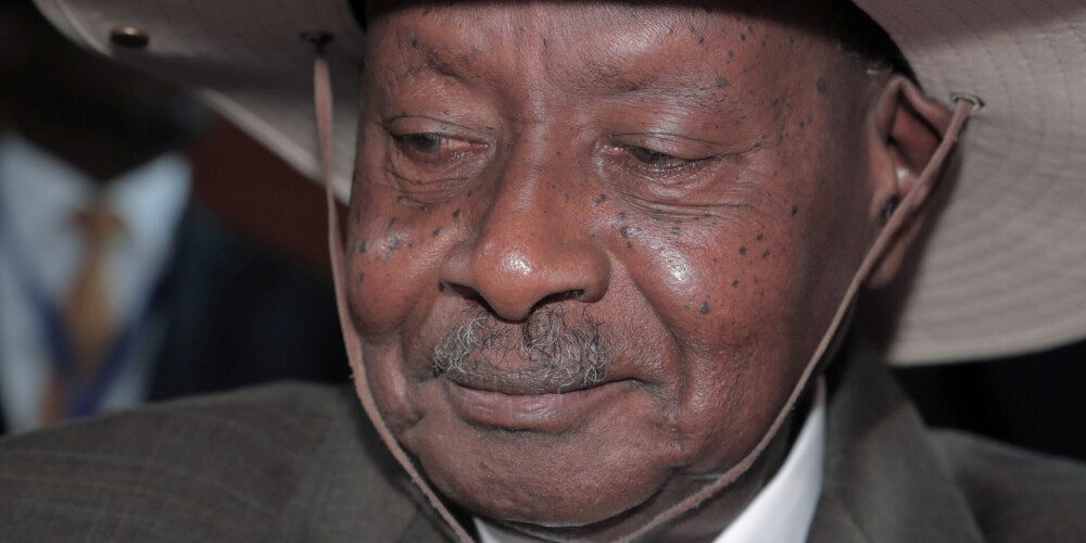 VIDEO: 75 gadus vecais Ugandas prezidents iedvesmo tautiešus, parādot, kā jāsporto mājās