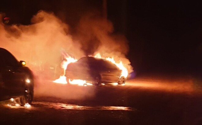 Kuldīgas novadā pagājušajā gada jūlija, iespējams, aizdedzināta Kuldīgas rajona prokuratūras prokurora, bijušā Kuldīgas policijas iecirkņa priekšnieka Ginta Mežiņa automašīna.