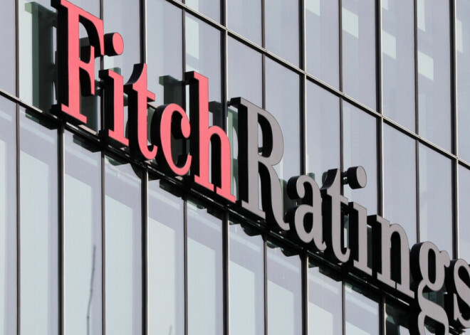 Fitch уменьшило перспективу кредитного рейтинга Латвии