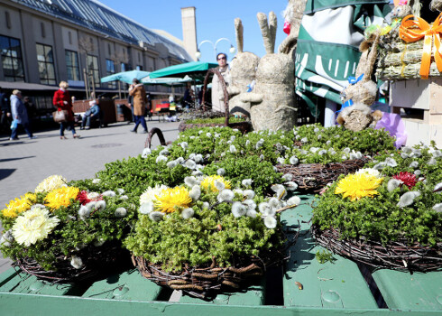Lieldienu dekori Rīgas Centrāltirgū. 