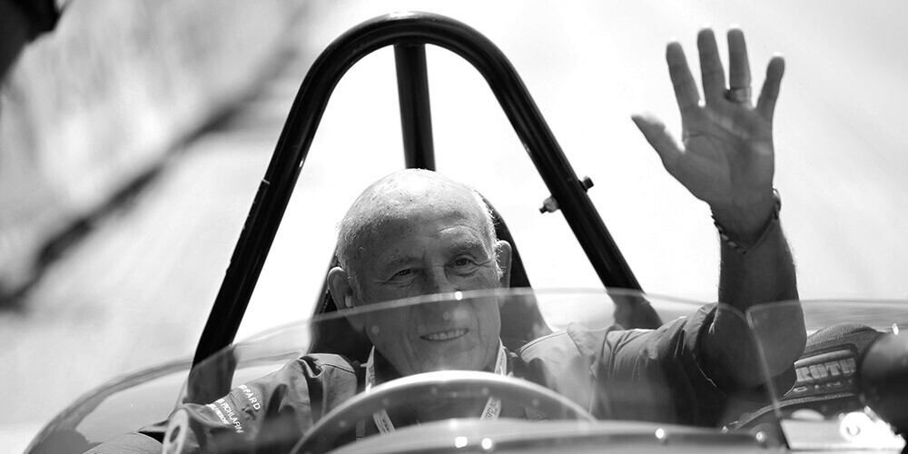 Lieldienu rītā 90 gadu vecumā mirusi britu autosporta leģenda Stērlings Moss