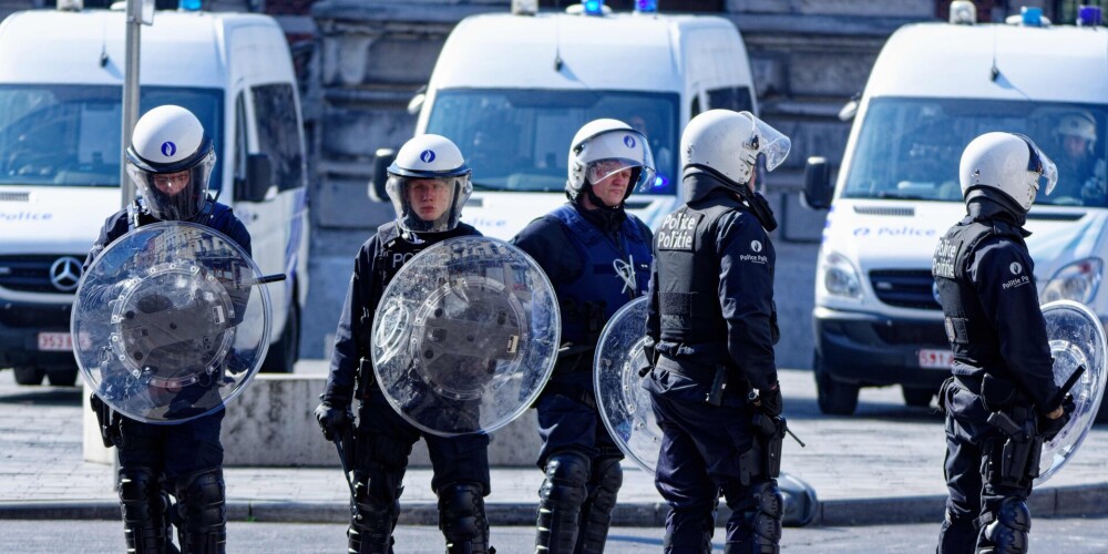 VIDEO: Briselē izcēlušies nemieri pēc tam, kad, bēgot no policijas, dzīvību zaudējis jaunietis