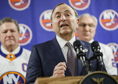 NHL komisārs Gerijs Betmens.