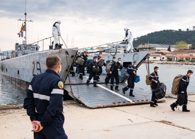 Ar Covid-19 saslimuši simtiem jūrnieku uz Francijas aviācijas bāzes kuģa "Charles de Gaulle"