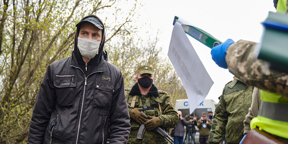 Ukraina ar kaujiniekiem Donbasā sākusi gūstekņu apmaiņu